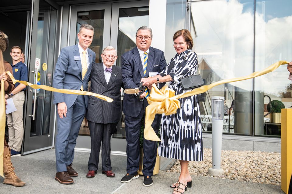 Dean Josh Hall, President Gee and the Reynolds family cut the ribbon in front of Reynold Hall on dedication day.